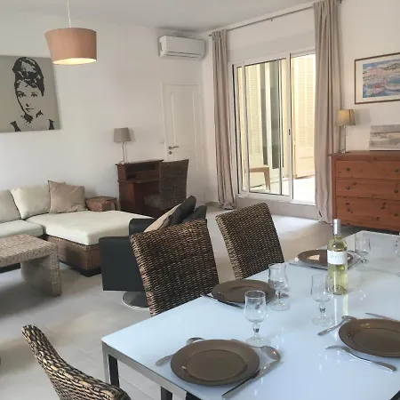 Apartment F3 Plein Centre, Refait A Neuf, 50 M Des Plages *