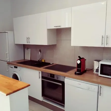 Apartment F3 Plein Centre, Refait A Neuf, 50 M Des Plages *