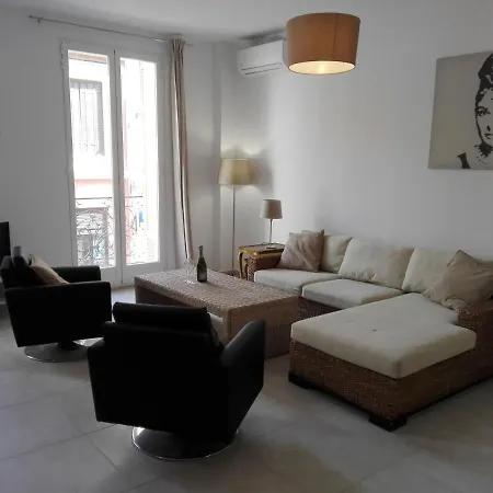 F3 Plein Centre, Refait A Neuf, 50 M Des Plages * Saint-Raphael (Var)