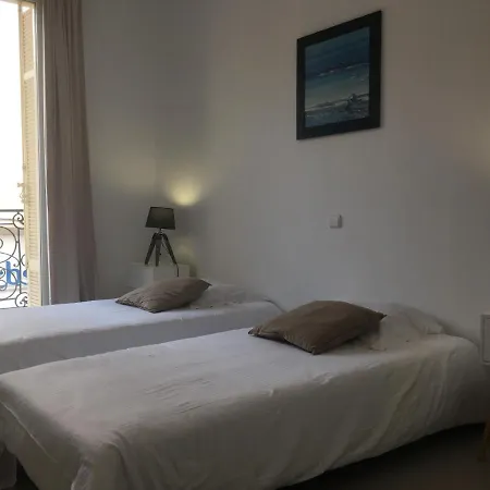 Apartment F3 Plein Centre, Refait A Neuf, 50 M Des Plages