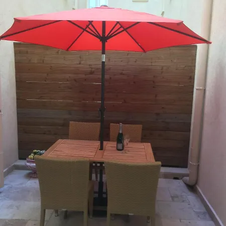 F3 Plein Centre, Refait A Neuf, 50 M Des Plages * Saint-Raphael (Var)