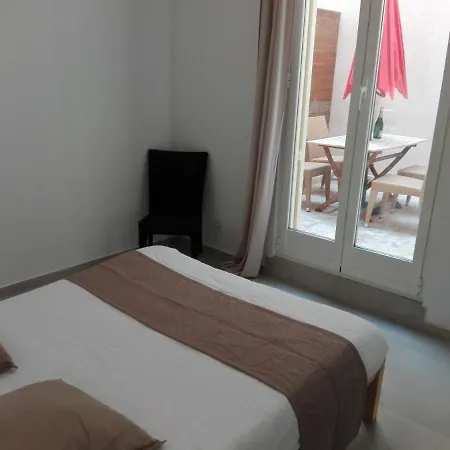 Apartment F3 Plein Centre, Refait A Neuf, 50 M Des Plages